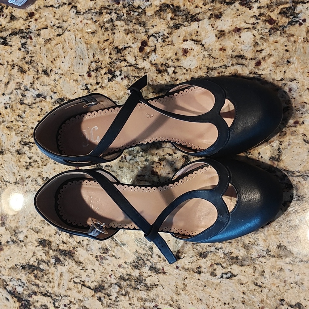 Size 8.5 wide Navy T Strap Heels